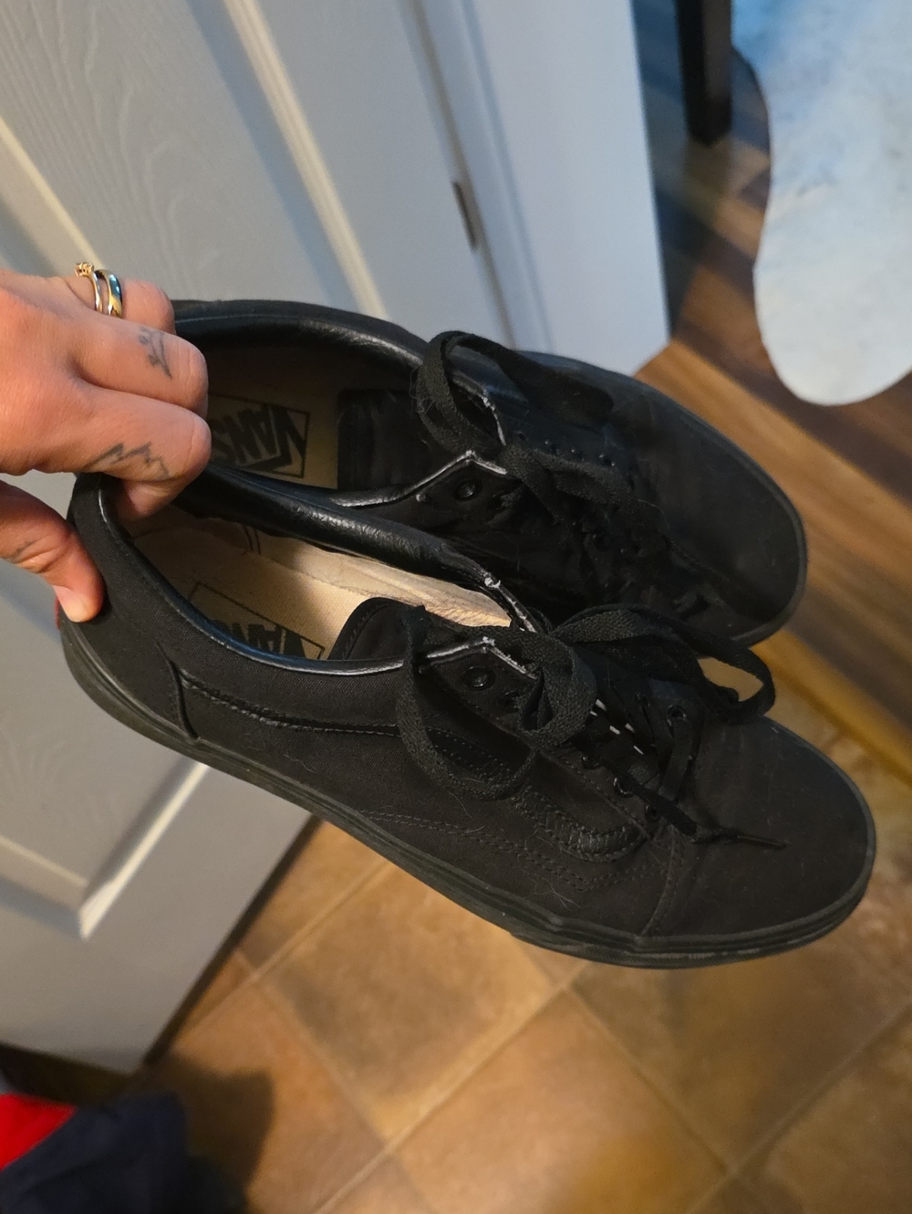 Vans All-Black Low-Top Canvas Sneakers